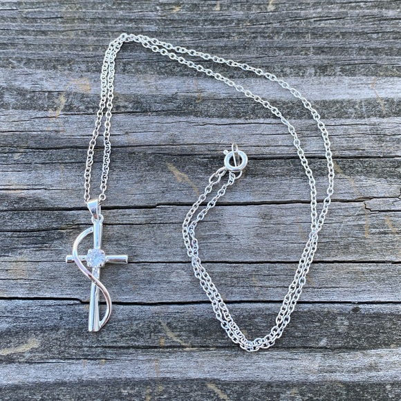 Cross necklace sterling silver plated with center CZ stone - Picture 5 of 7